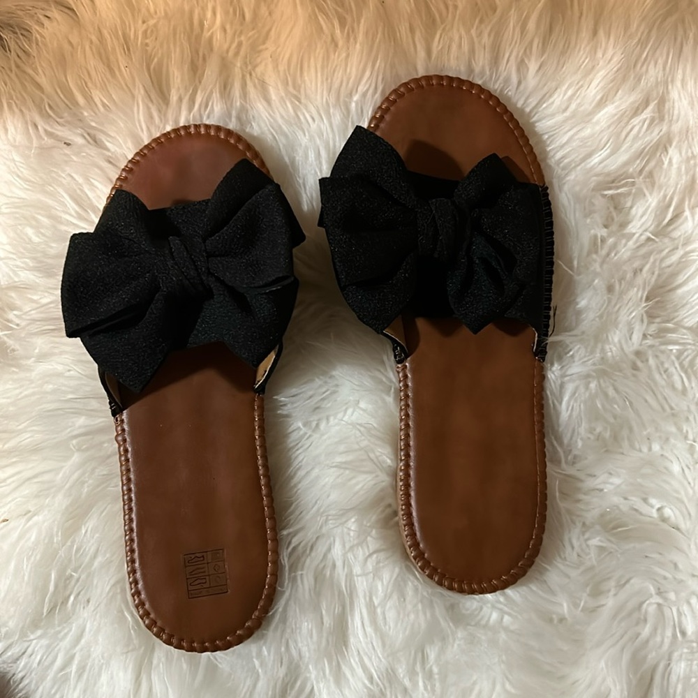 💋💋 NWT BOW SANDALS